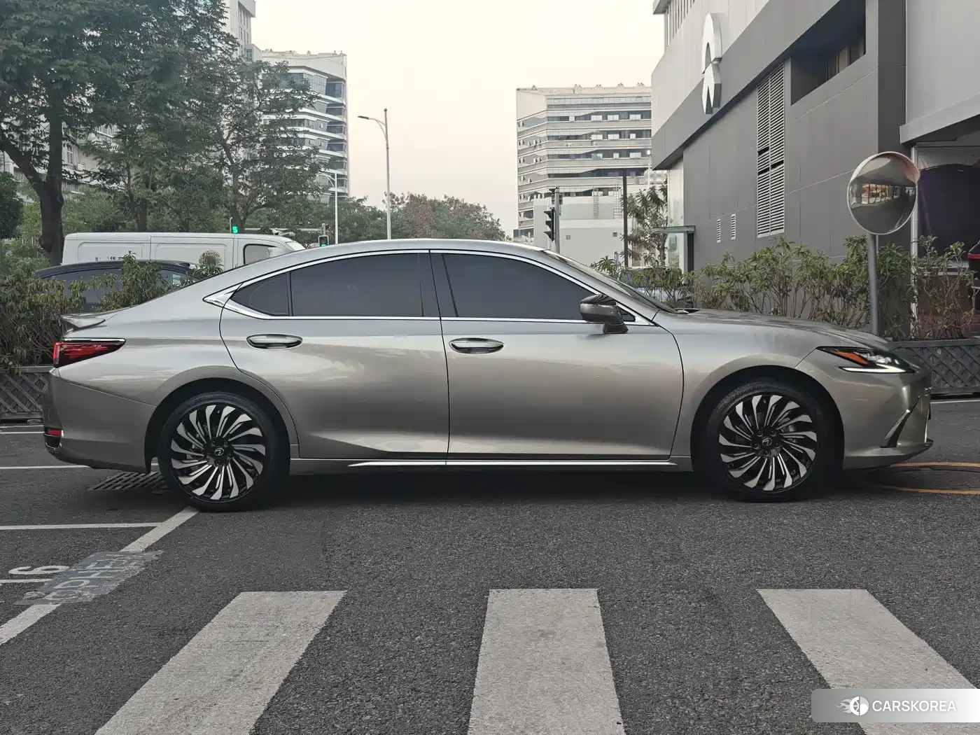 Lexus ES 2023 Champagne/brown из Китая, фото 2