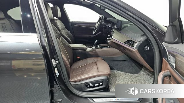 BMW 5 Series (G30) 2020 Серый из Кореи, фото 2