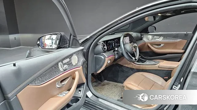 Mercedes-Benz E-Class W213 2022 Серый из Кореи, фото 2