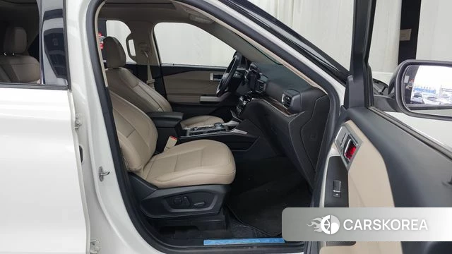 Ford Explorer 6th Generation 2022 Белый из Кореи, фото 2
