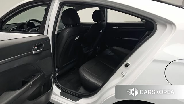 Hyundai Avante AD 2018 Белый из Кореи, фото 2
