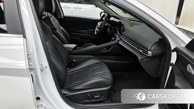 Hyundai The New Avante (CN7) 2023 Белый из Кореи, фото 2