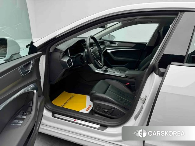 Audi A7 2023 Белый из Китая, фото 2
