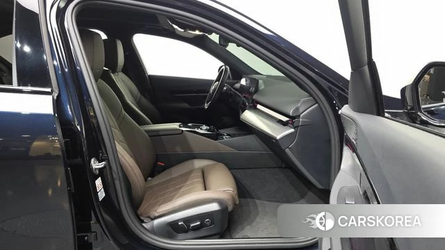 BMW 5 Series (G60) 2024 Черный из Кореи, фото 2