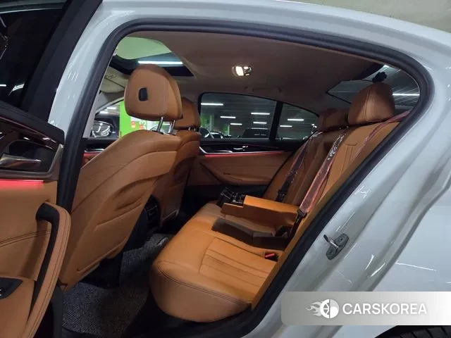 BMW 5 Series (G30) 2019 Белый из Кореи, фото 2