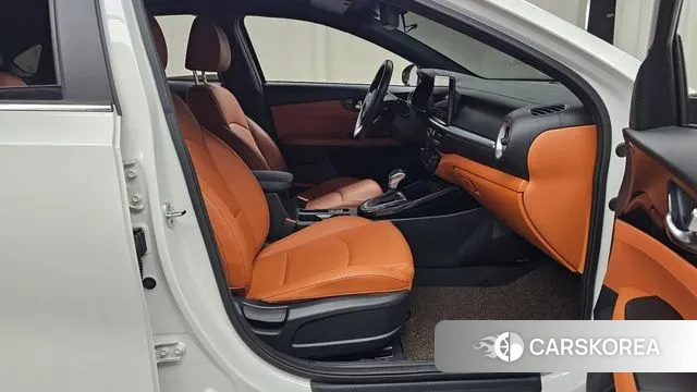 Kia The New K3 2nd generation 2021 Белый из Кореи, фото 2