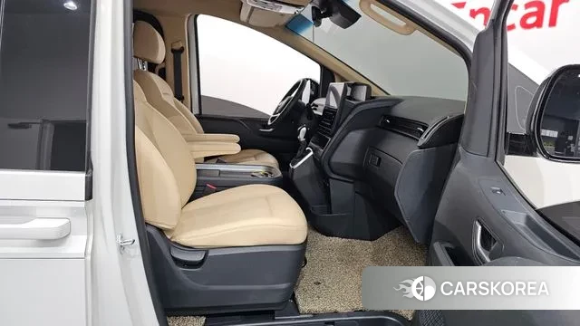 Hyundai Staria 2022 Белый из Кореи, фото 2