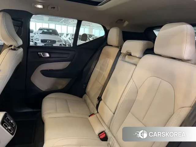 Volvo XC40 2025 Белый из Кореи, фото 2