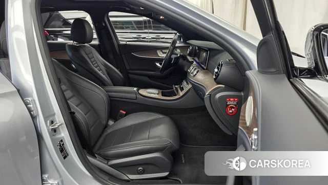 Mercedes-Benz E-Class W213 2021 Серебряный из Кореи, фото 2