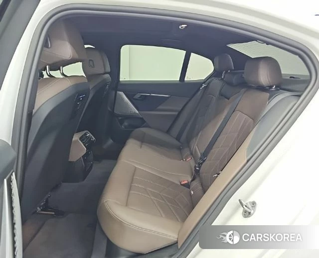 BMW 5 Series (G60) 2024 Белый из Кореи, фото 2
