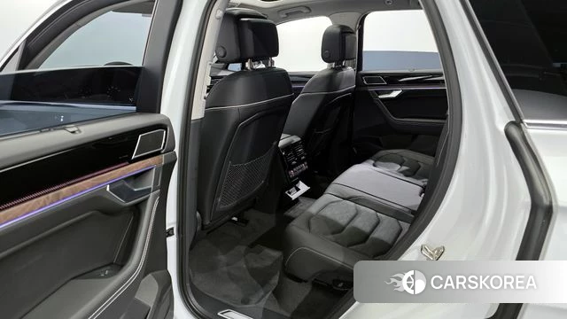 Volkswagen Touareg 3rd generation 2025 Белый из Кореи, фото 2