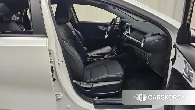 Kia The New K3 2nd generation 2023 Белый из Кореи, фото 2