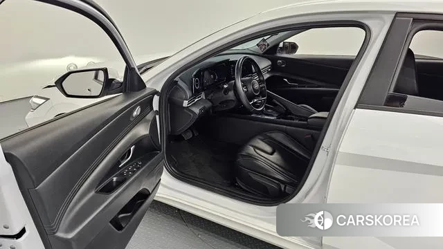 Hyundai The New Avante (CN7) 2024 Белый из Кореи, фото 2