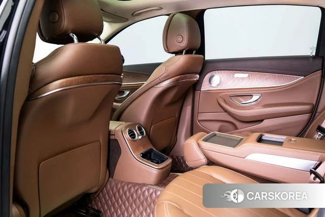 Mercedes-Benz E-class 2022 Черный из Китая, фото 2