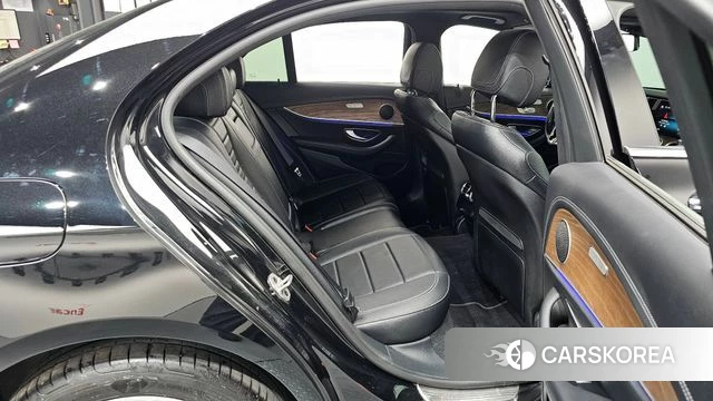 Mercedes-Benz E-Class W213 2021 Черный из Кореи, фото 2