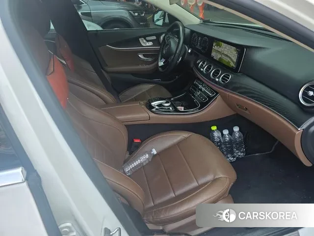 Mercedes-Benz E-Class W213 2018 Белый из Кореи, фото 2