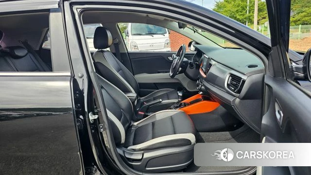 Kia Stonic 2018 Черный из Кореи, фото 2