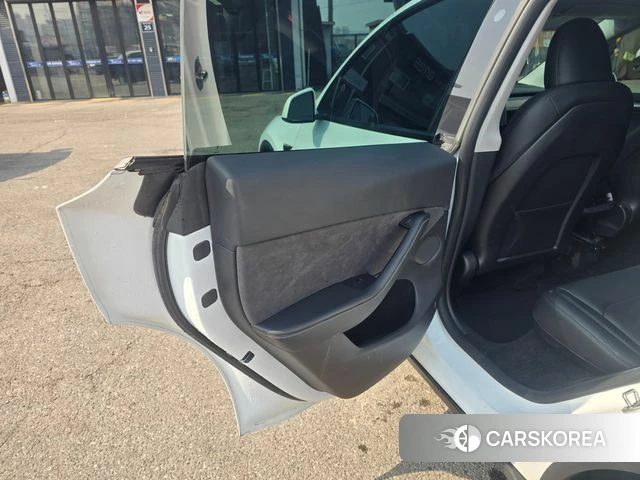 Tesla Model Y 2024 Белый из Кореи, фото 2