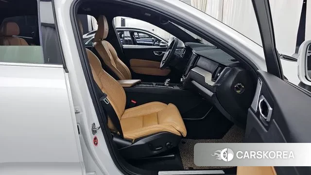 Volvo XC60 second Generation 2019 Белый из Кореи, фото 2