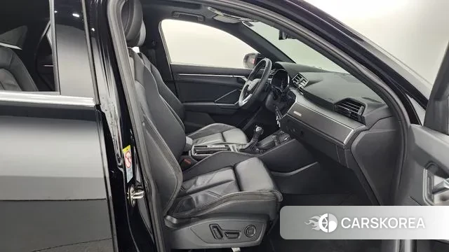 Audi Q3 (F3) 2023 Черный из Кореи, фото 2