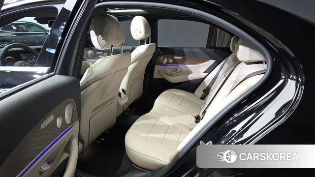 Mercedes-Benz E-Class W213 2023 Черный из Кореи, фото 2