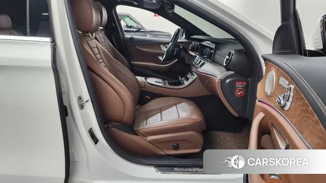 Mercedes-Benz E-Class W213 2021 Белый из Кореи, фото 2