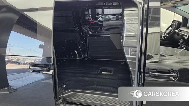 Hyundai Staria 2024 Черный из Кореи, фото 2