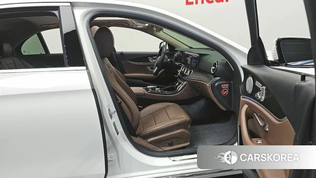 Mercedes-Benz E-Class W213 2018 Белый из Кореи, фото 2