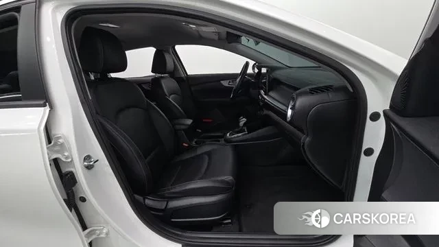 Kia The New K3 2nd generation 2021 Белый из Кореи, фото 2