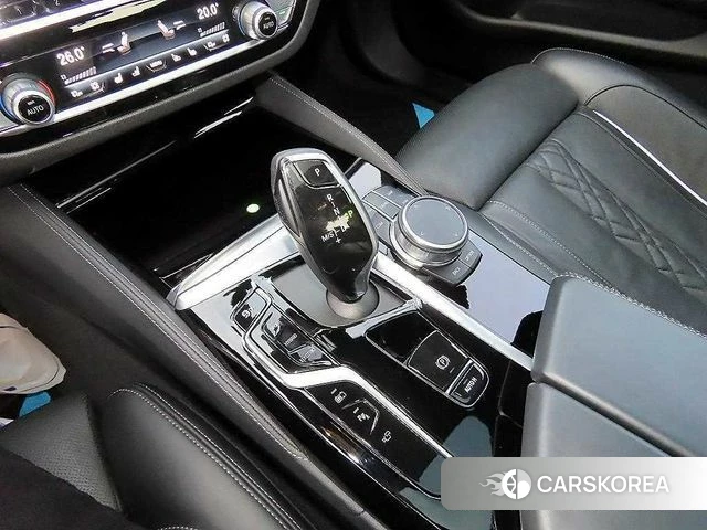 BMW 5 Series (G30) 2021 Белый из Кореи, фото 2