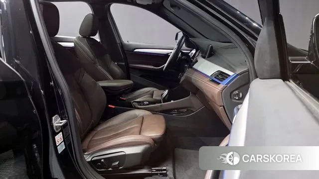 BMW X1 (F48) 2021 Черный из Кореи, фото 2