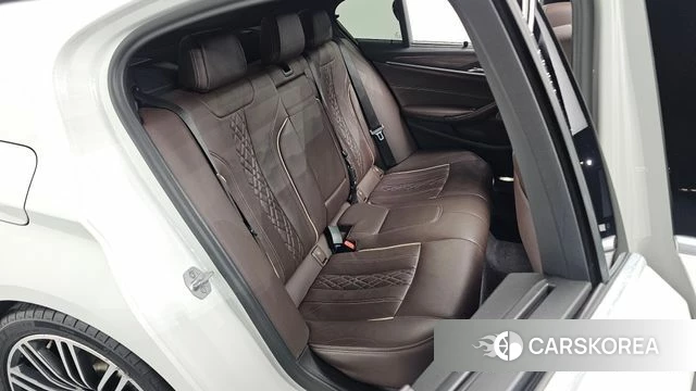 BMW 5 Series (G30) 2020 Белый из Кореи, фото 2