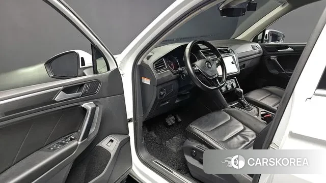 Volkswagen Tiguan second Generation 2018 Белый из Кореи, фото 2