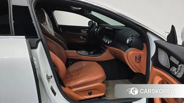 Mercedes-Benz CLS-Class C257 2023 Белый из Кореи, фото 2