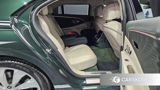 Bentley Flying Spur 3rd Generation 2021 Зеленый из Кореи, фото 2