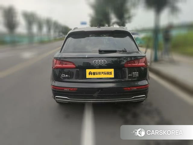 Audi Q5L 2021 Черный из Китая, фото 2