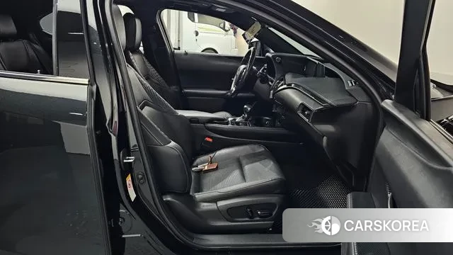 Lexus UX250h 2019 Черный из Кореи, фото 2