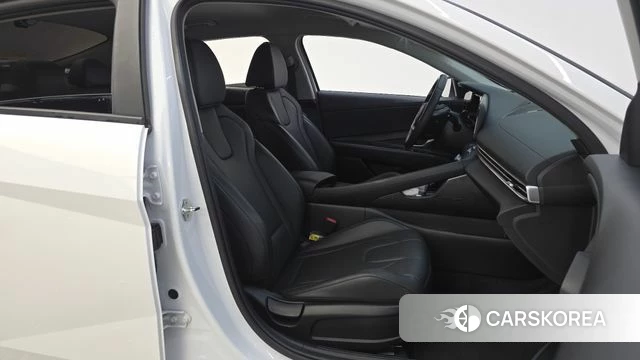 Hyundai The New Avante (CN7) 2024 Белый из Кореи, фото 2