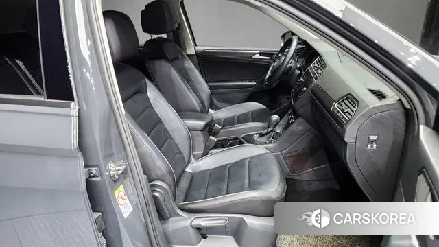 Volkswagen Tiguan second Generation 2020 Серый из Кореи, фото 2