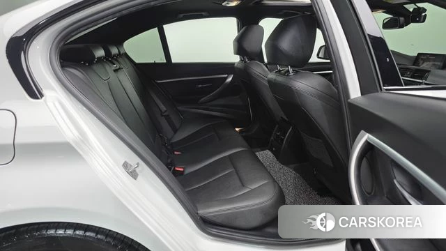 BMW 3 Series (F30) 2018 Белый из Кореи, фото 2