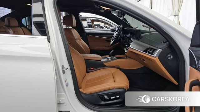 BMW 5 Series (G30) 2020 Белый из Кореи, фото 2