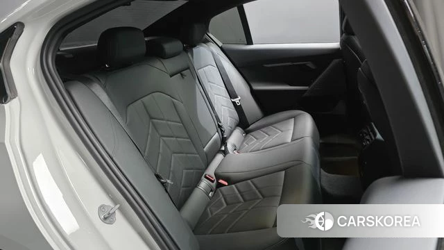 BMW 5 Series (G60) 2024 Белый из Кореи, фото 2