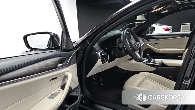 BMW 5 Series (G30) 2020 Серый из Кореи, фото 2