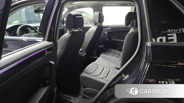 Volkswagen Tiguan second Generation 2024 Черный из Кореи, фото 2