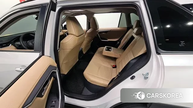 Toyota RAV4 5th Generation 2023 Белый из Кореи, фото 2