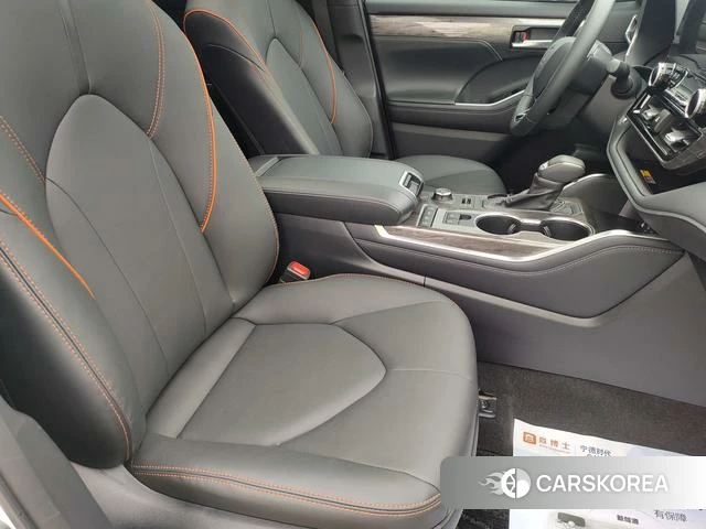 Toyota Crown Lufang 2024 Белый из Китая, фото 2