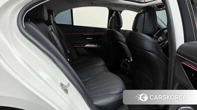 Mercedes-Benz E-Class W214 2024 Белый из Кореи, фото 2