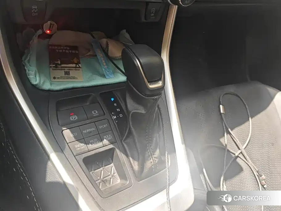 Toyota Wildlander 2023 Silver/gray из Китая, фото 2
