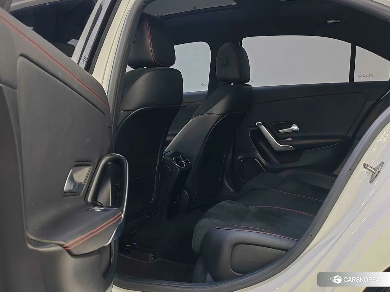 Mercedes-Benz Class A 2022 Белый из Китая, фото 2