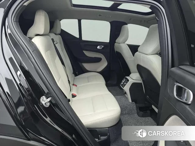 Volvo XC40 2025 Черный из Кореи, фото 2